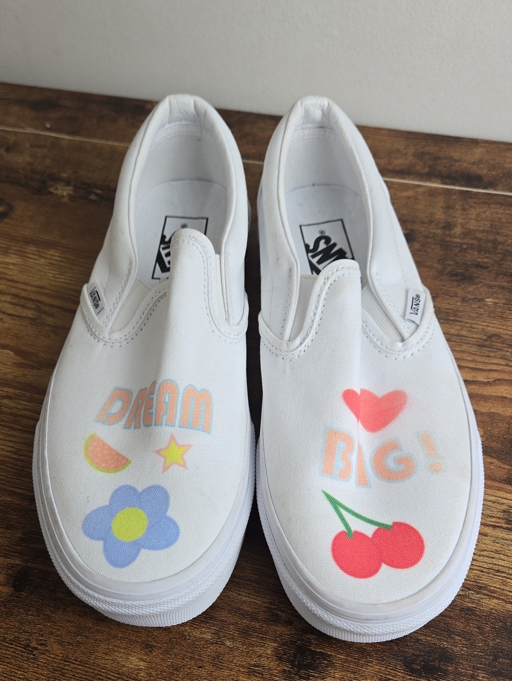 Vans White Slip-On Skate Sneaker Shoes Colorful 'Dream Big' Graphics Women's 8.5